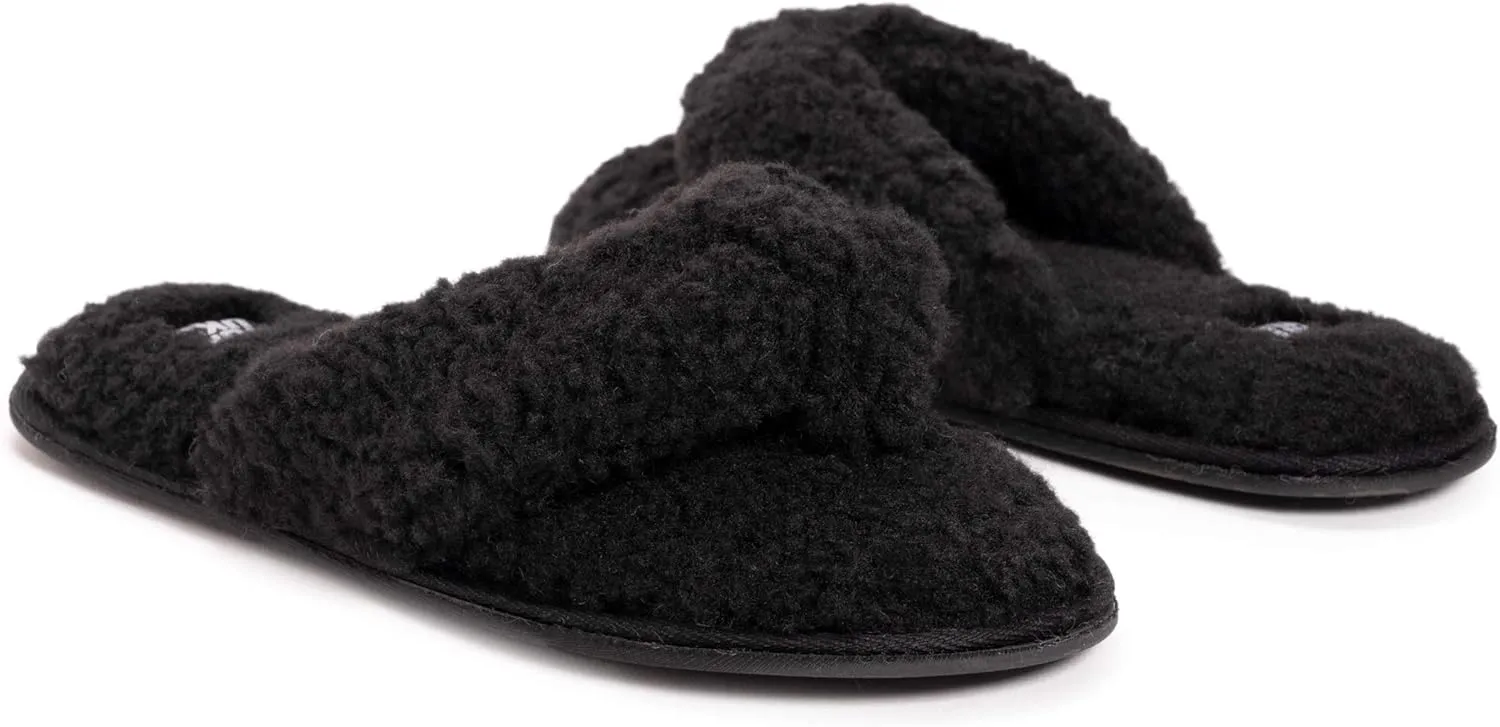 MUK LUKS Women's Taryn Thong Slipper