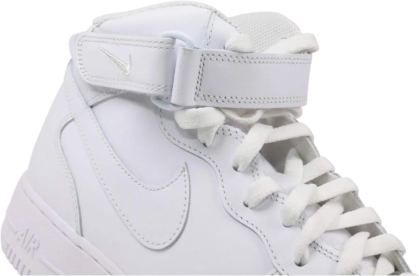 NIKE Men's Sneaker Basketball Shoe