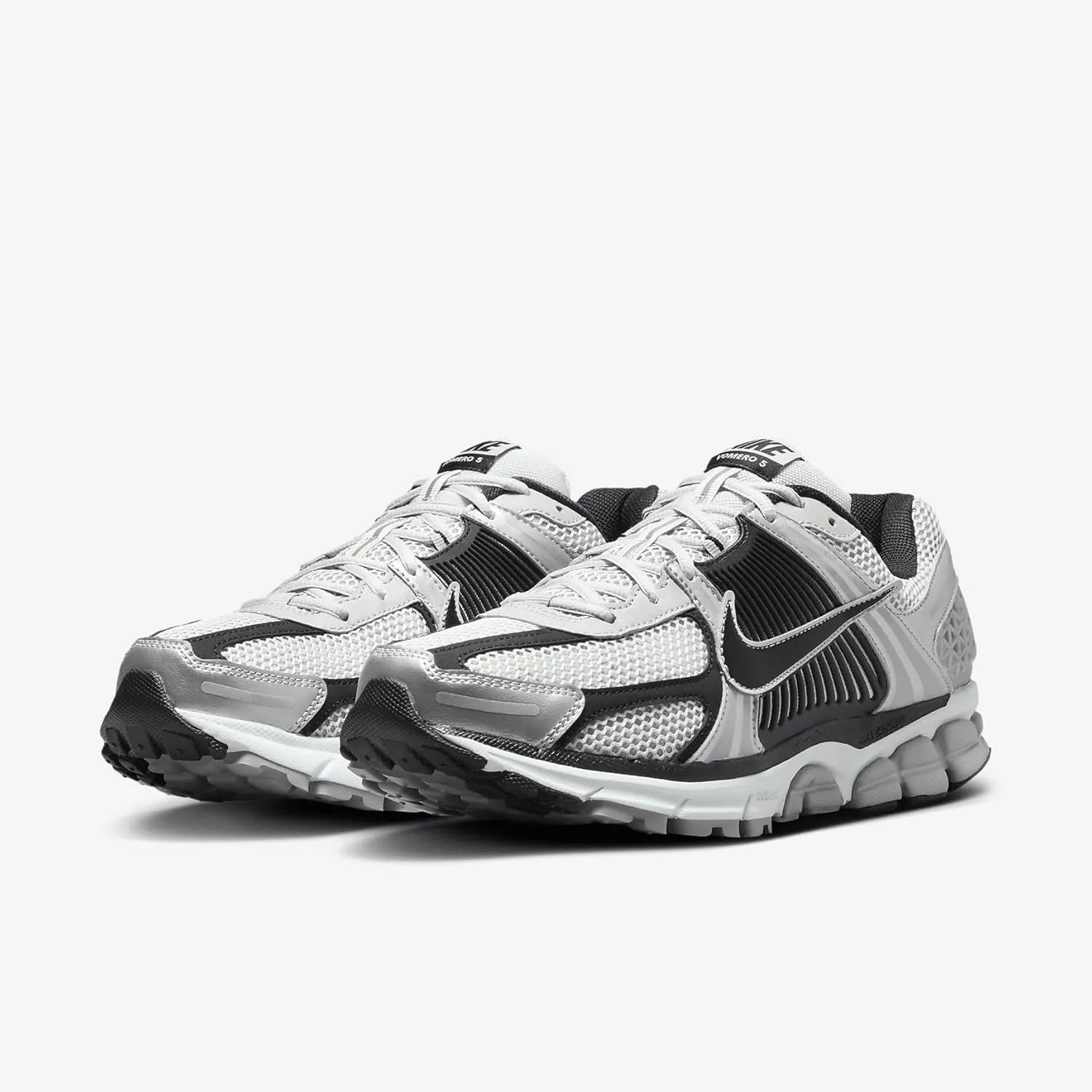 Nike Men's Zoom Vomero 5 Sneaker