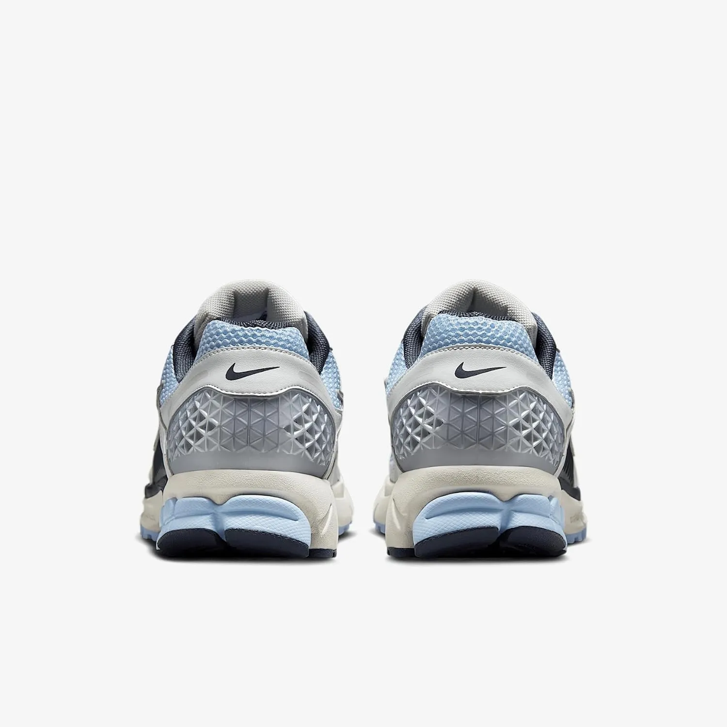 Nike Men's Zoom Vomero 5 Sneaker