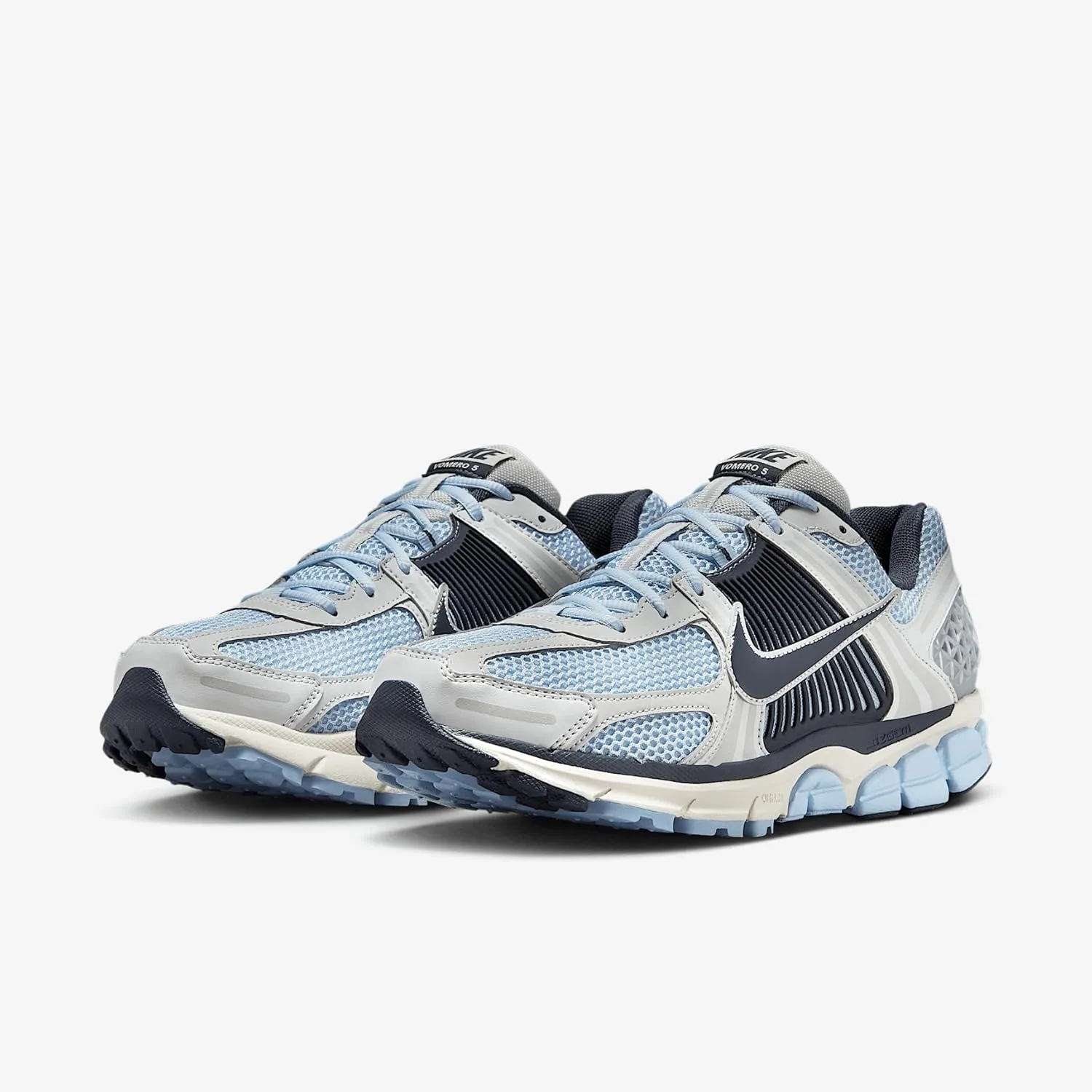 Nike Men's Zoom Vomero 5 Sneaker