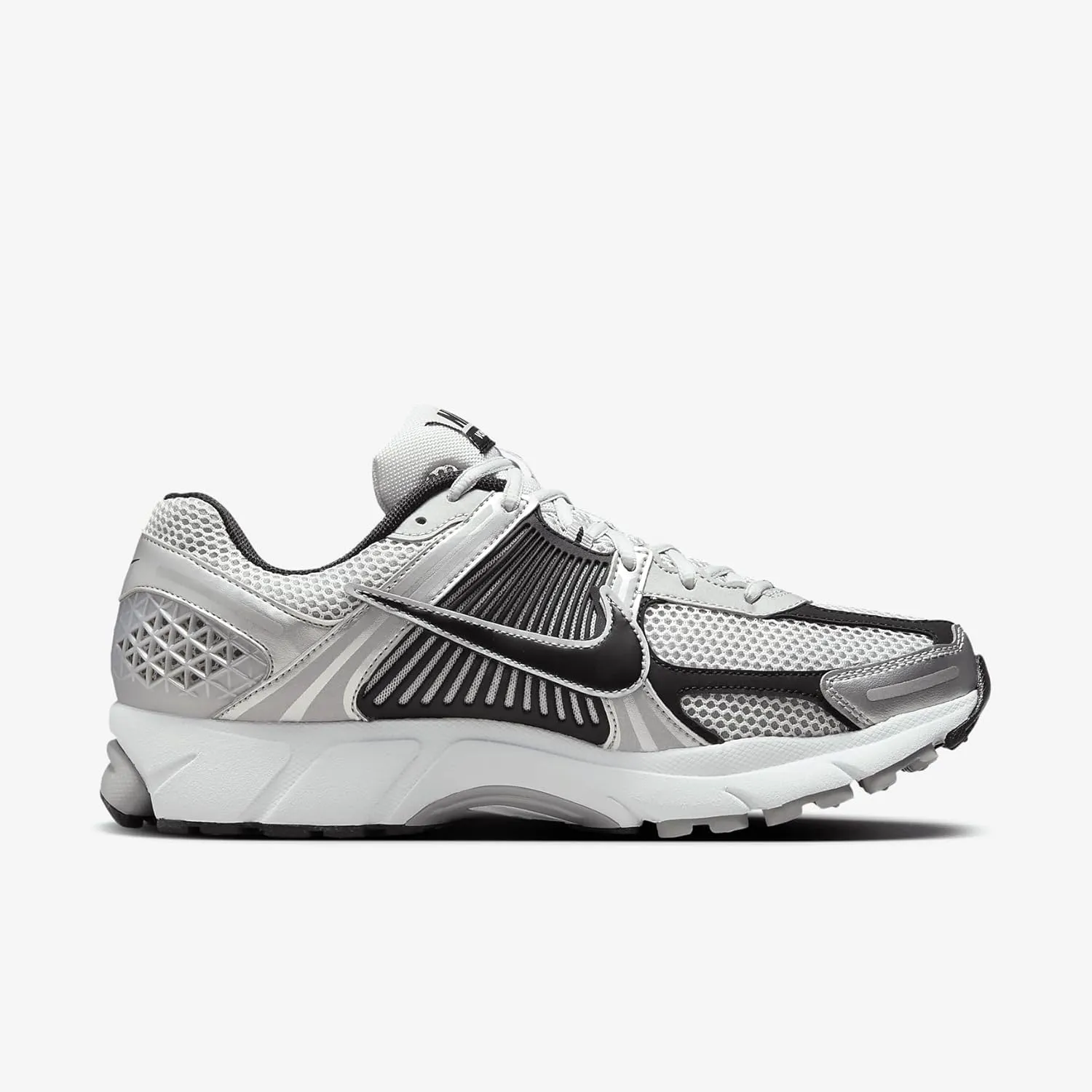 Nike Men's Zoom Vomero 5 Sneaker