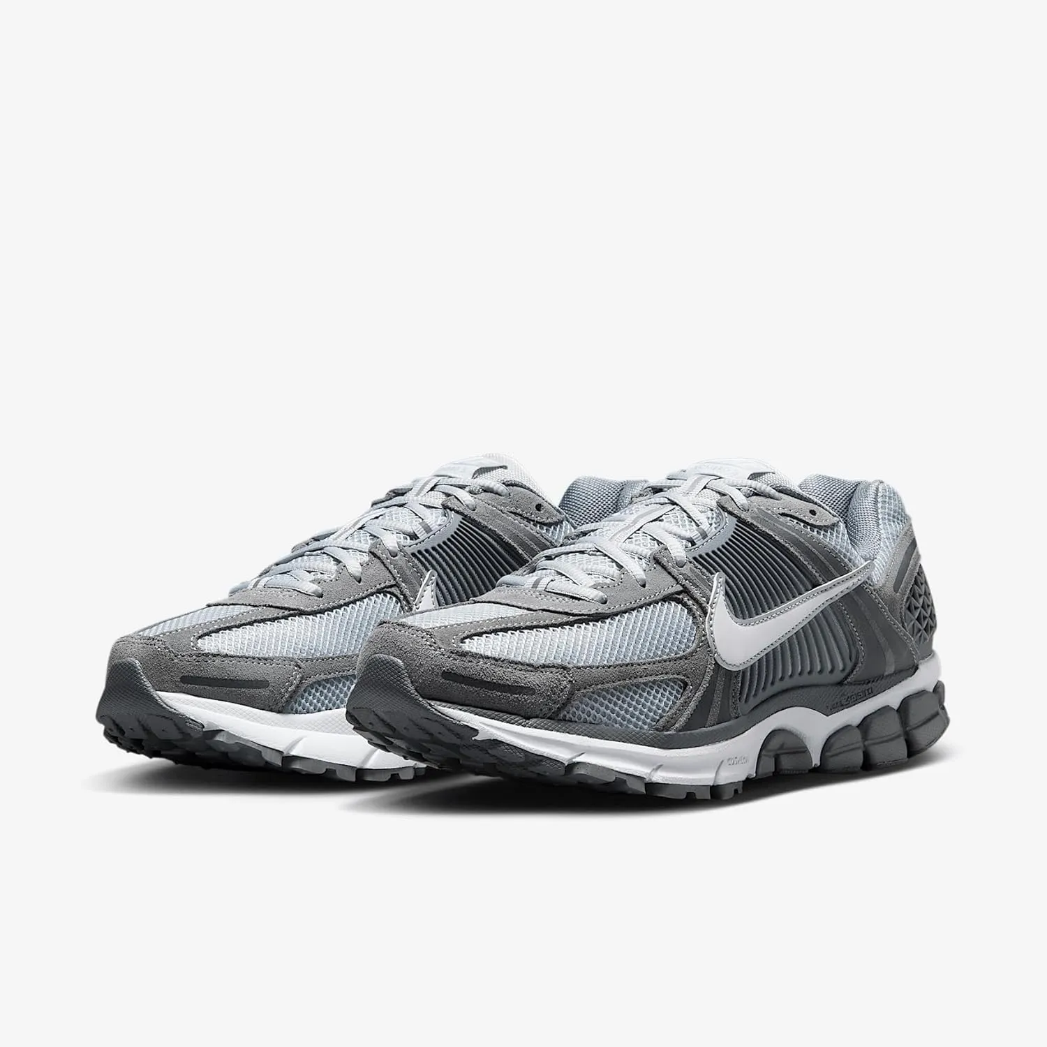 Nike Men's Zoom Vomero 5 Sneaker