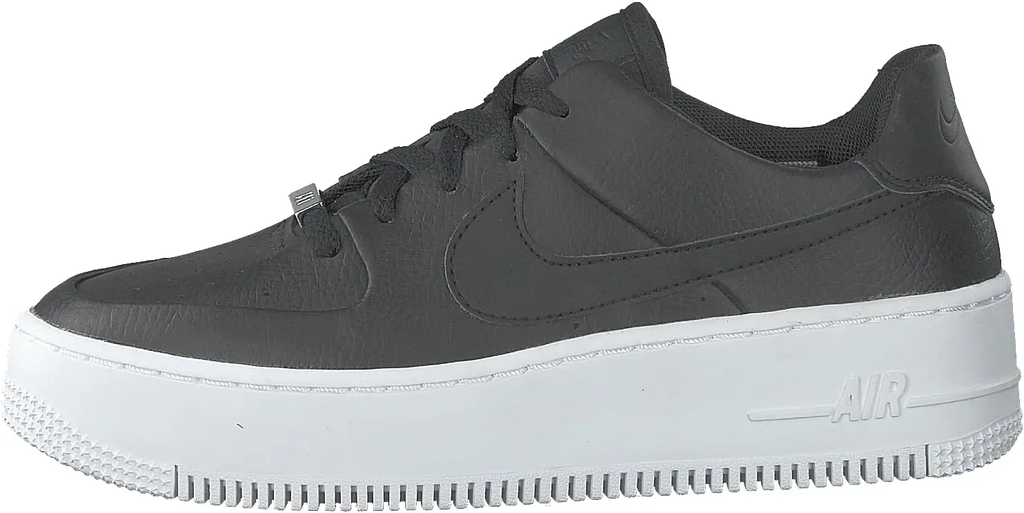 NIKE Women's Sneaker
