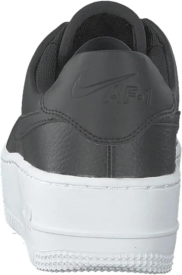 NIKE Women's Sneaker