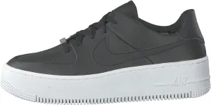 NIKE Women's Sneaker